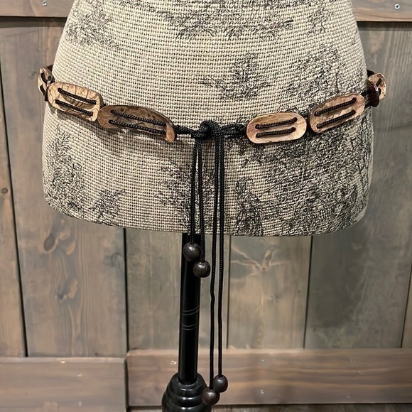 Brown/tan shell bead string Statement belt size 31-41” - Picture 1 of 8